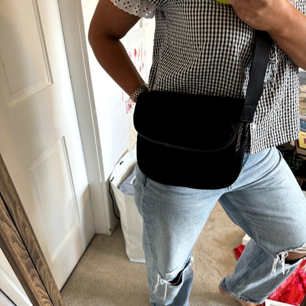 Lululemon Womens Black Lightweight Slim Nylon Crossbody Belt Bag NWOT - Picture 9 of 9